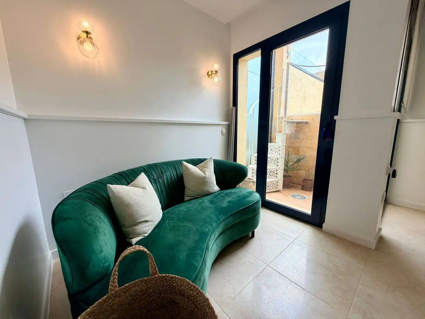 Wohnzimmer von Maisonette zum Verkauf in Antigua