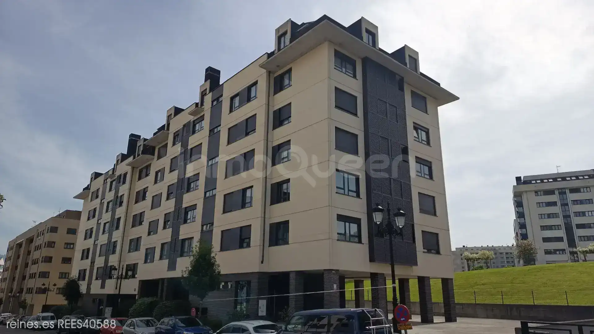 Vista exterior de Apartamento en venta en Oviedo  con Calefacción y Amueblado