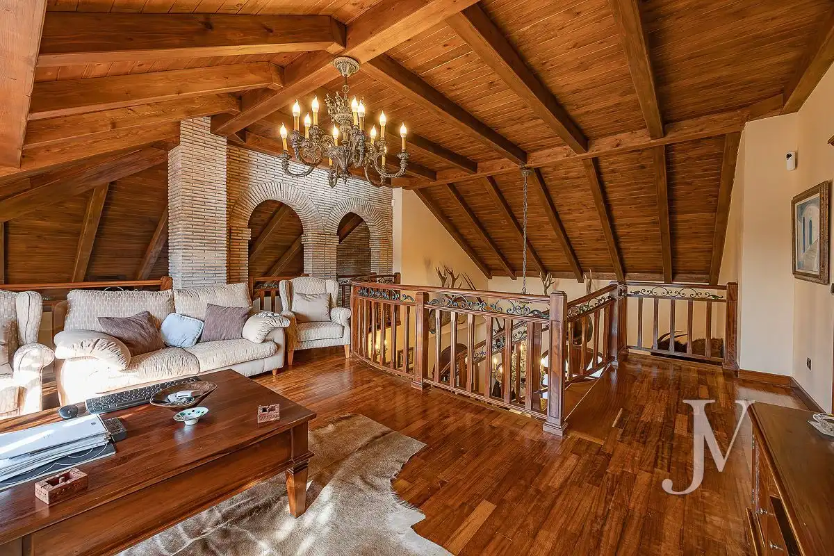 Sala de estar de Casa o chalet en venta en El Casar con Aire acondicionado, Calefacción y Jardín privado