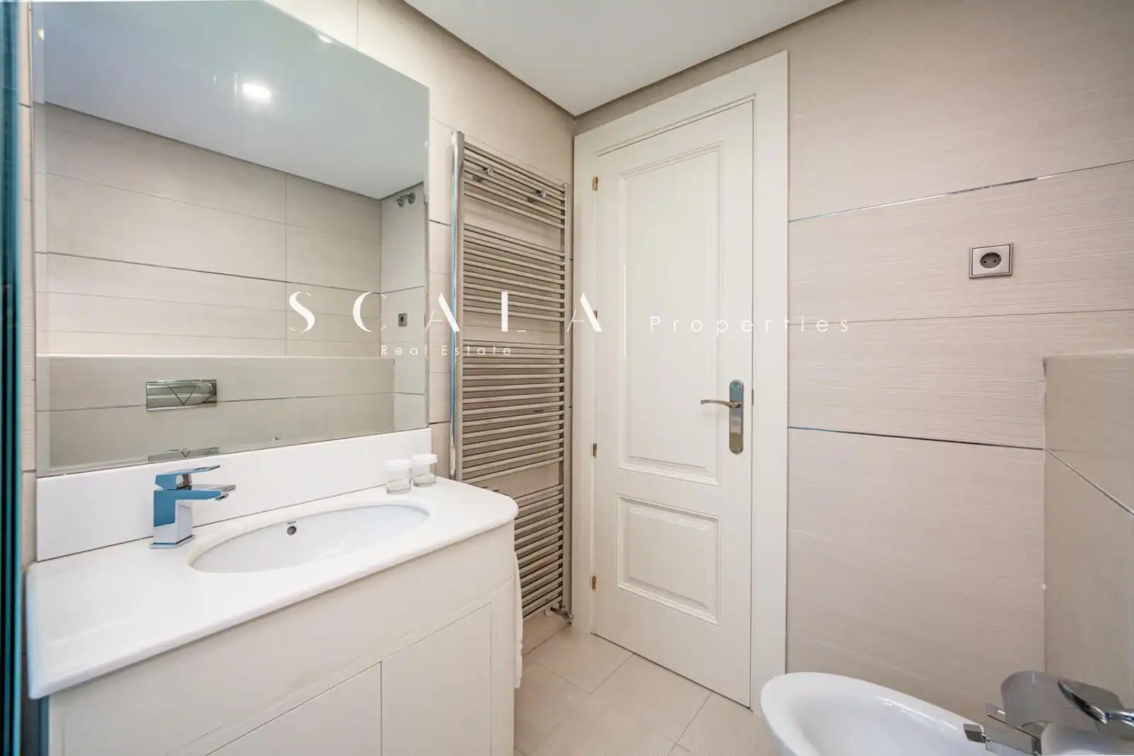 Badezimmer von Maisonette zur Miete in Madrid mit Klimaanlage, Heizung und Terrasse