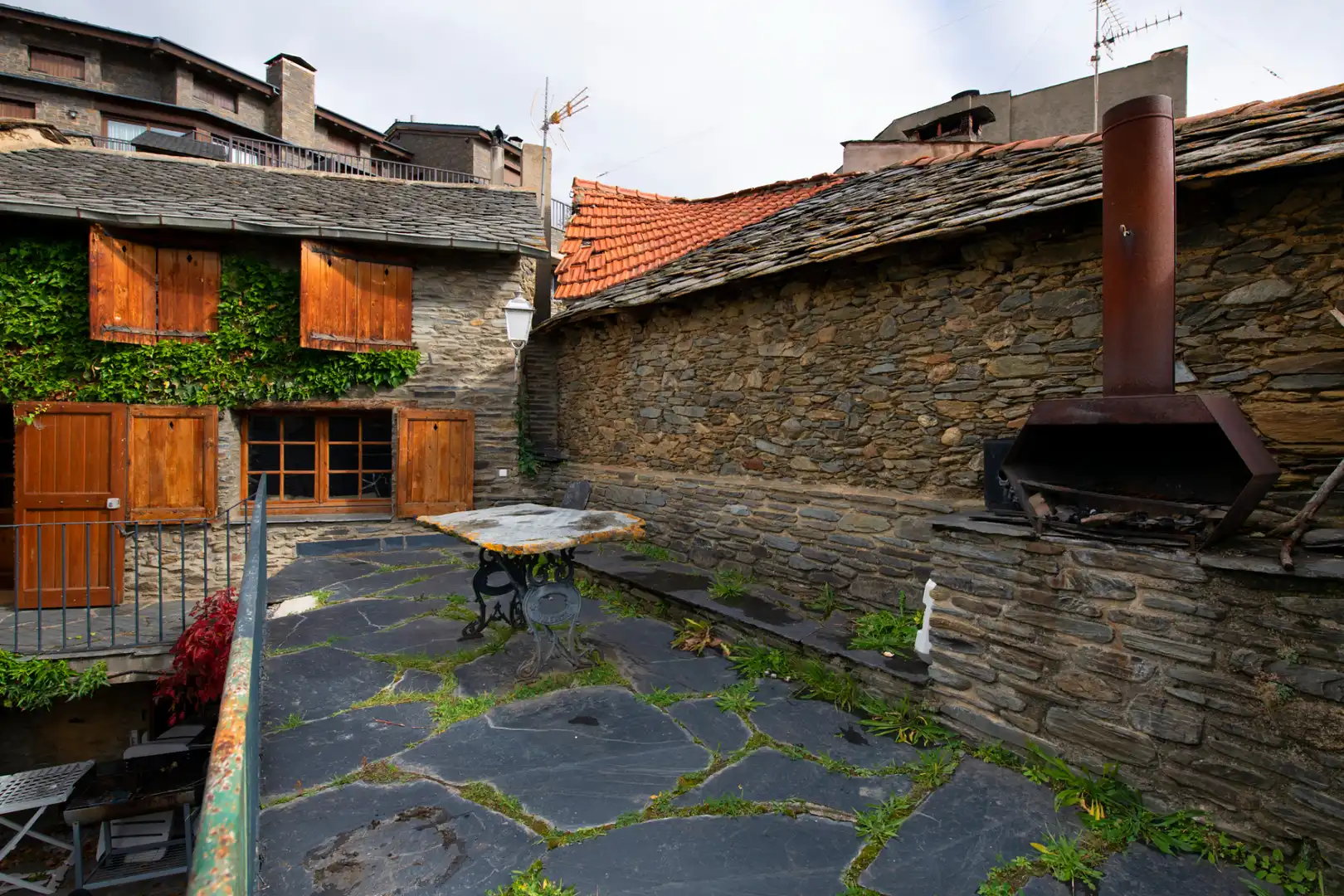 Terrassa de Finca rústica en venda en Bolvir amb Calefacció, Jardí privat i Parquet