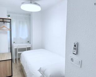 Dormitori de Apartament per a compartir en  Madrid Capital amb Calefacció, Moblat i Microones