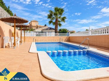 Xalet amb piscina en venda a Orihuela Costa