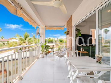 Piso con balcón en venta en Corinto - Almarda