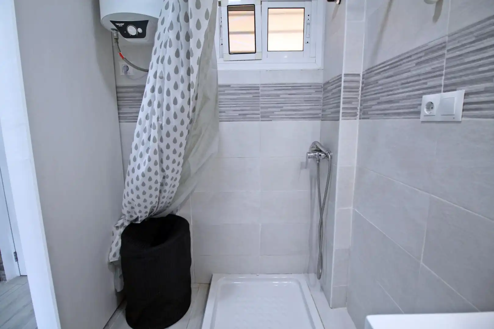 Badezimmer von Wohnung zum Verkauf in Benalmádena mit Klimaanlage, Privatgarten und Möbliert