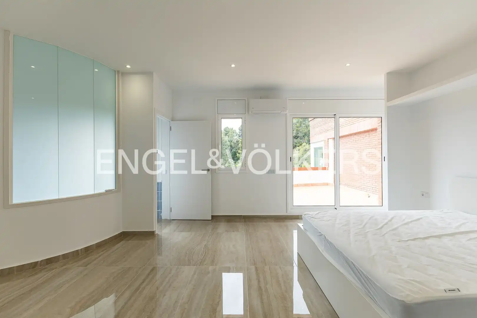Terraza de Casa o chalet de alquiler en Corbera de Llobregat con Aire acondicionado, Calefacción y Jardín privado