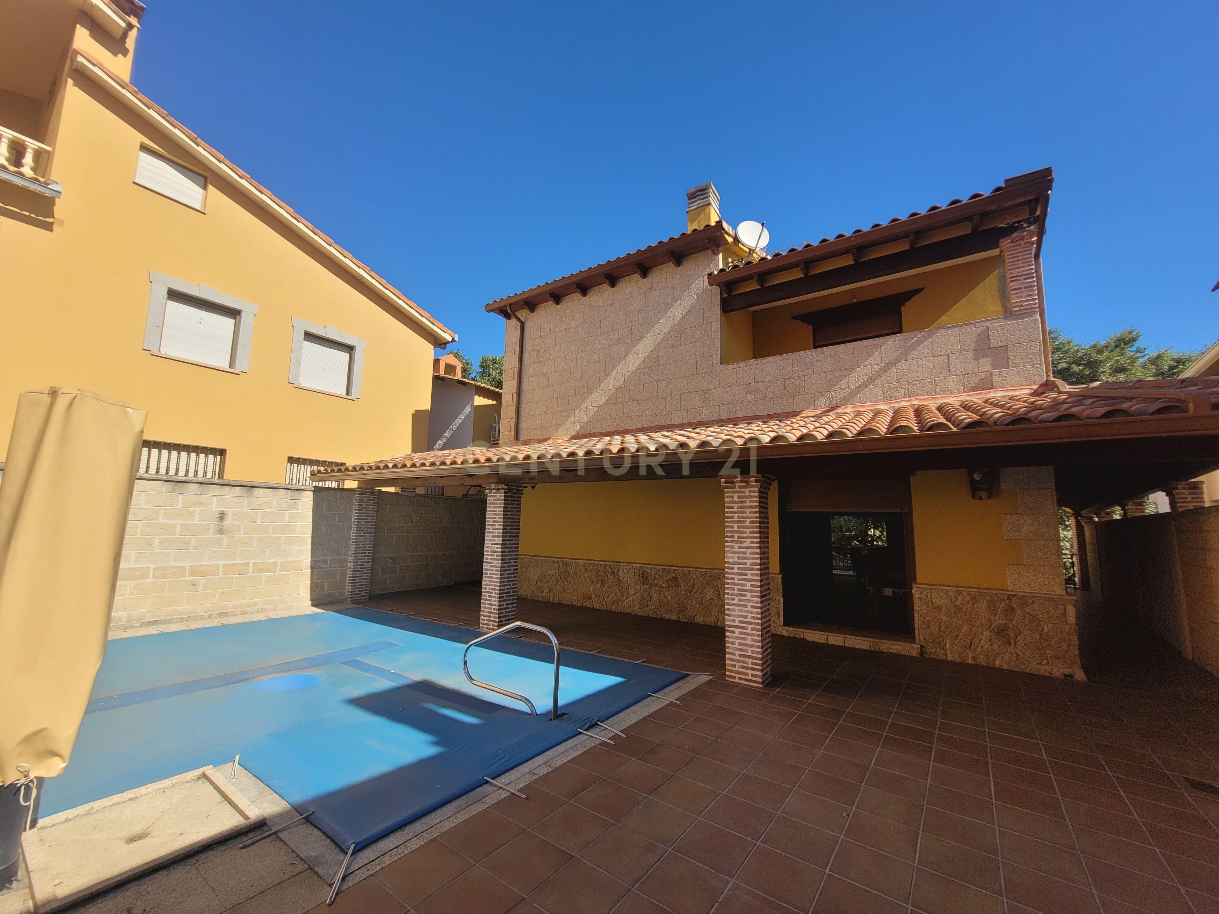 Exterior view of House or chalet for sale in Madrigal de la Vera  with Storage room, Swimming Pool and Balcony