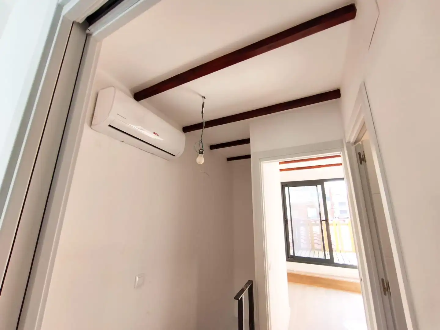 Balcony of Houses for sale in Sabadell  with Air Conditioner, Parquet flooring and Terrace