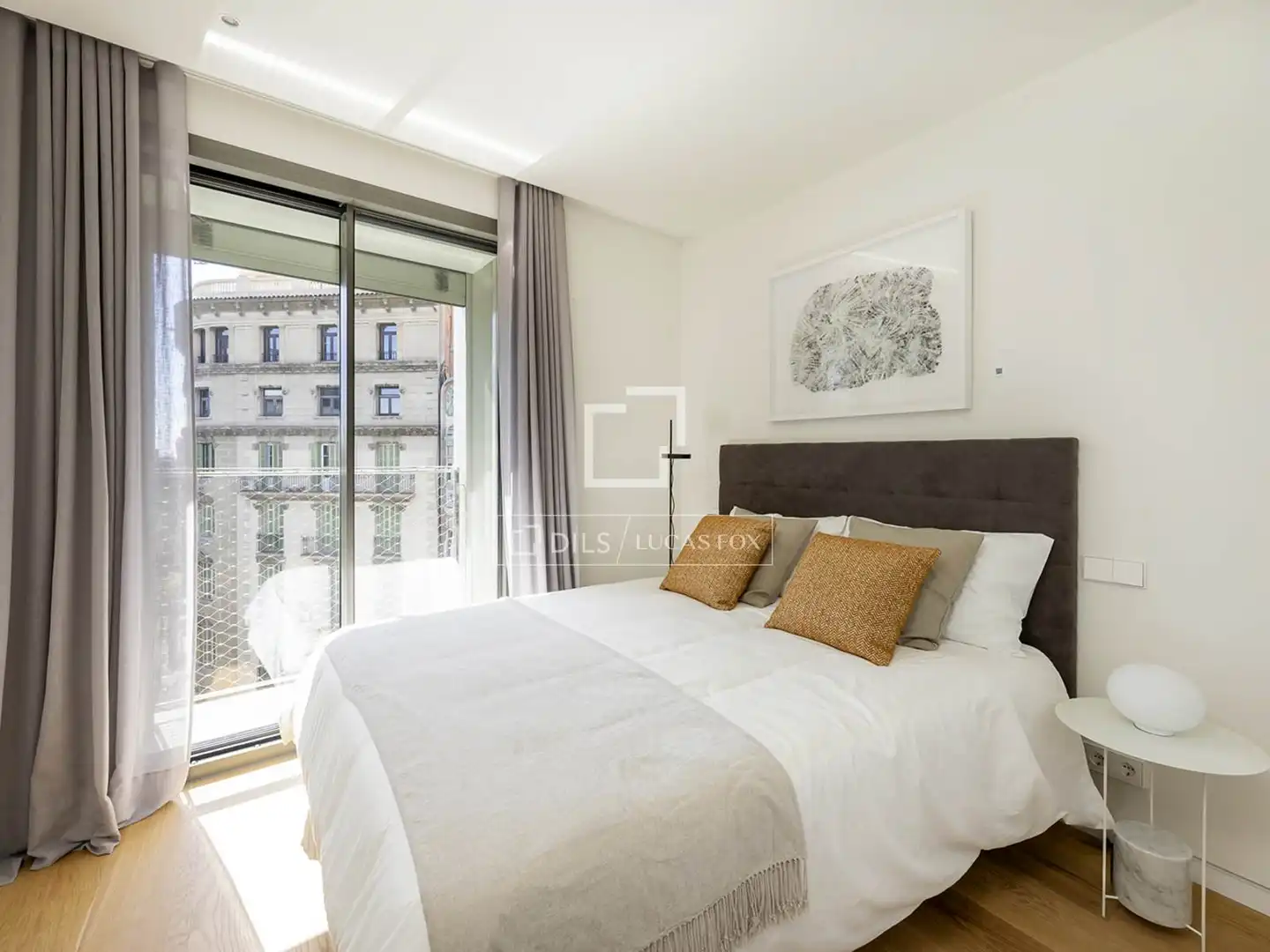 Schlafzimmer von Wohnung zum Verkauf in Barcelona mit Klimaanlage, Terrasse und Schwimmbad