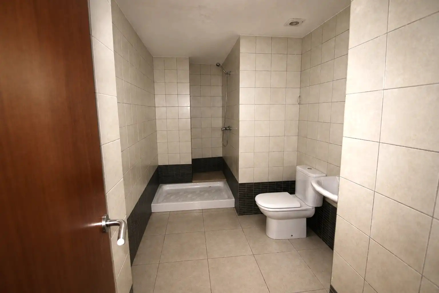 Baño de Piso en venta en Sant Julià de Ramis con Calefacción, Terraza y Horno