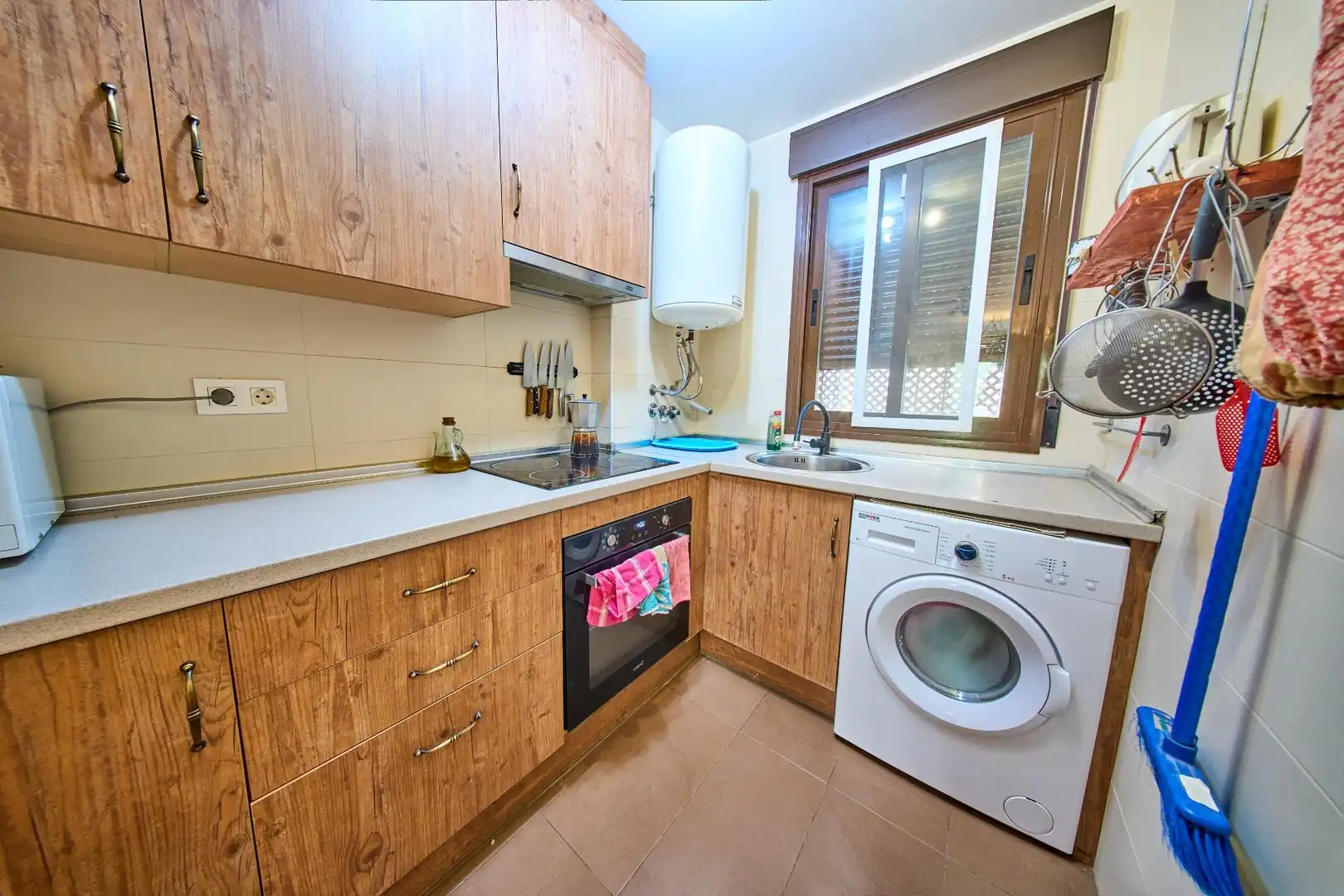 Kitchen of Flat for sale in Güéjar Sierra  with Air Conditioner and Community pool