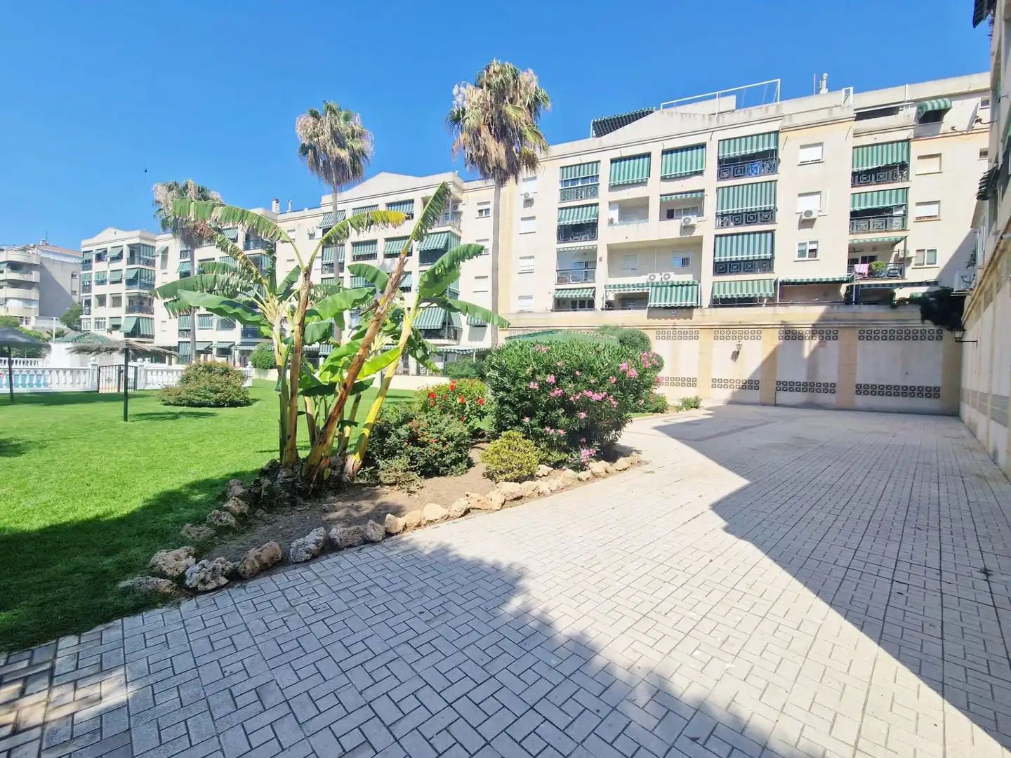 Vista exterior de Àtic en venda en Málaga amb Aire condicionat, Calefacció i Jardí privat