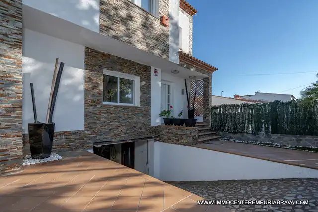 Exterior view of Houses for sale in Empuriabrava  with Air Conditioner, Heating and Private garden