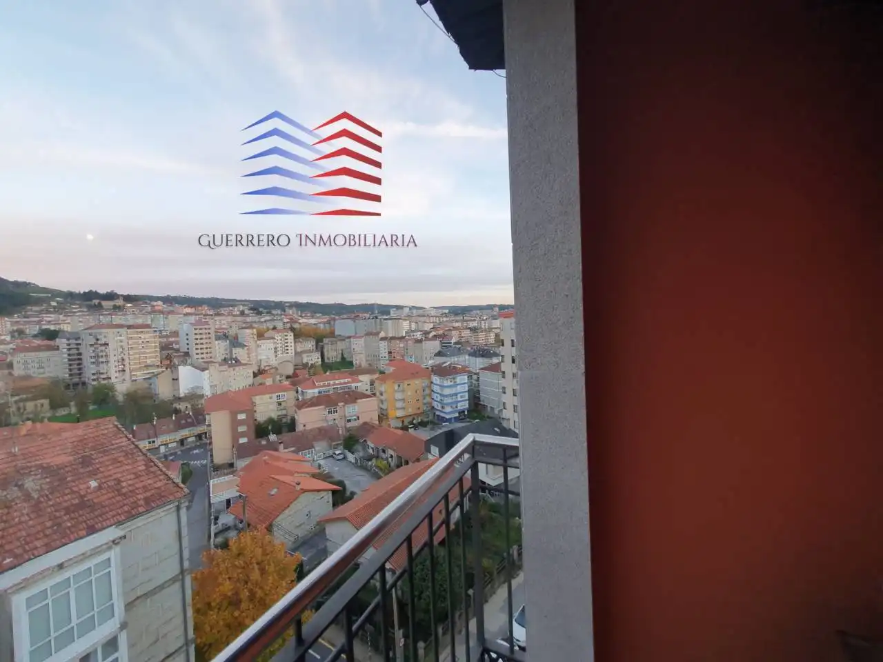 Außenansicht von Wohnung zur Miete in Ourense Capital  mit Heizung, Parkett und Terrasse