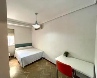 Bedroom of Apartment to share in  Sevilla Capital