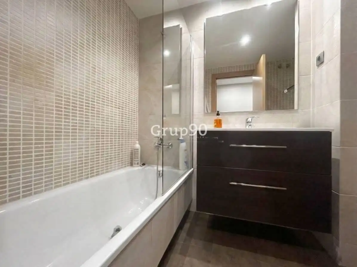 Baño de Casa adosada en venta en Lleida con Aire acondicionado, Calefacción y Jardín privado
