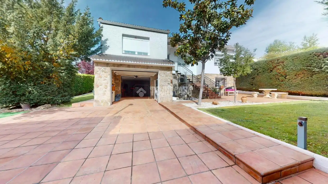 Jardí de Casa o xalet en venda en El Casar amb Piscina
