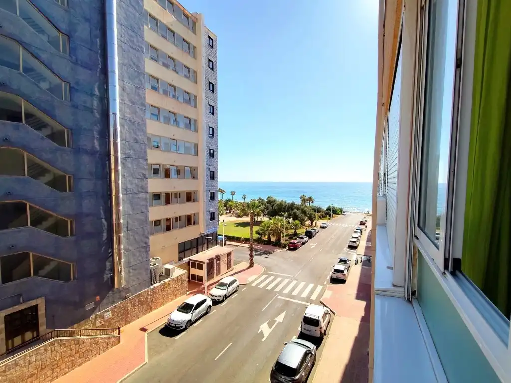 Vista exterior de Apartament en venda en Torrevieja amb Rentadora
