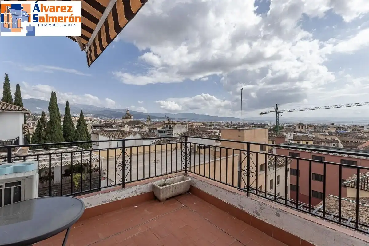 Außenansicht von Wohnung zum Verkauf in Granada mit Terrasse