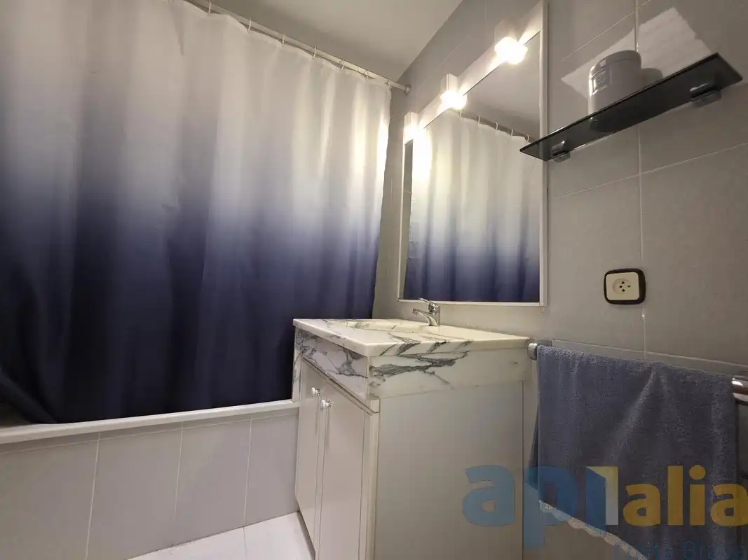 Baño de Casa adosada en venta en Castell d'Aro, Platja d'Aro i s'Agaró con Calefacción, Jardín privado y Piscina comunitaria