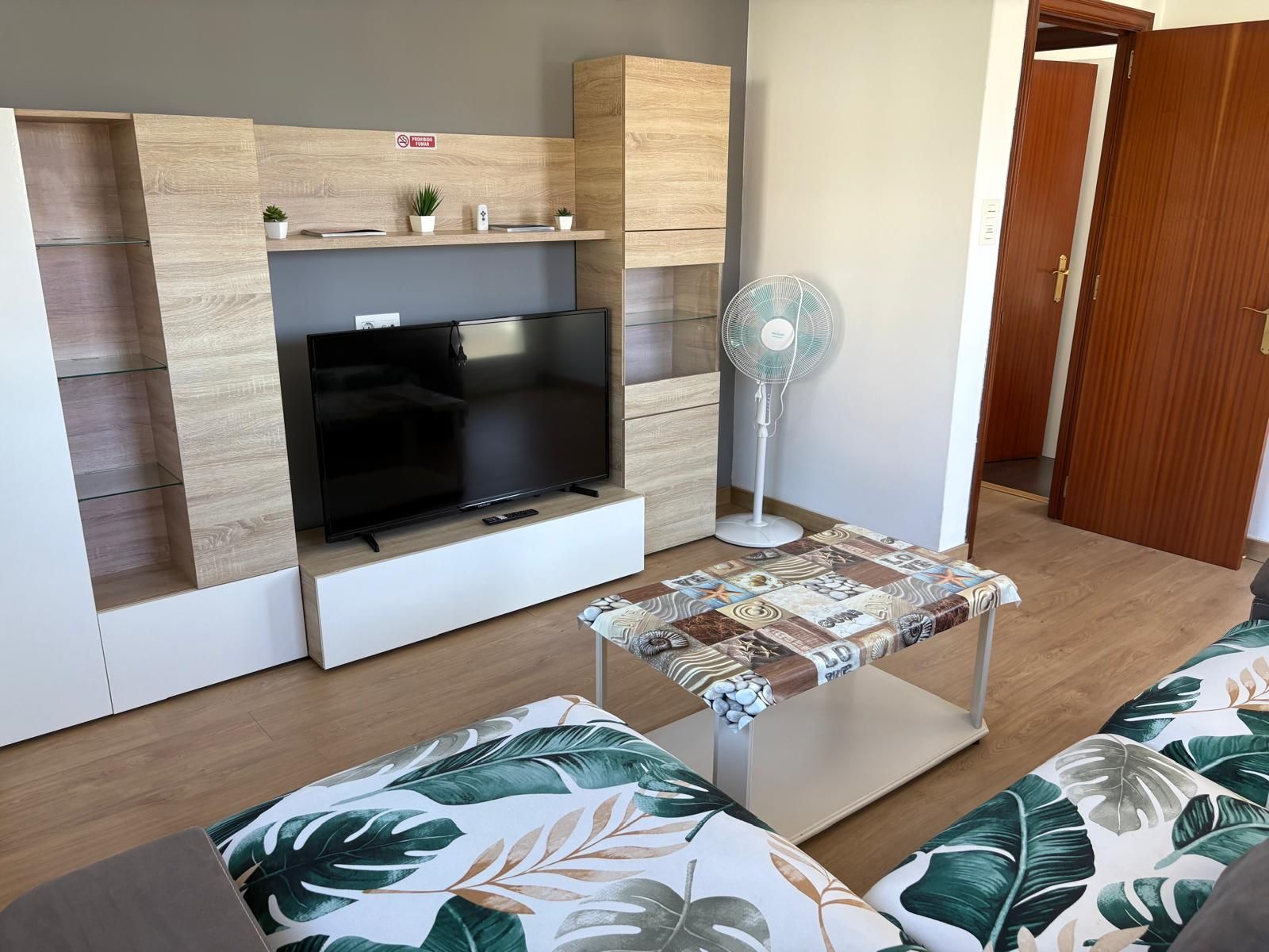 Sala d'estar de Pis en venda en Cangas  amb Calefacció, Terrassa i Moblat