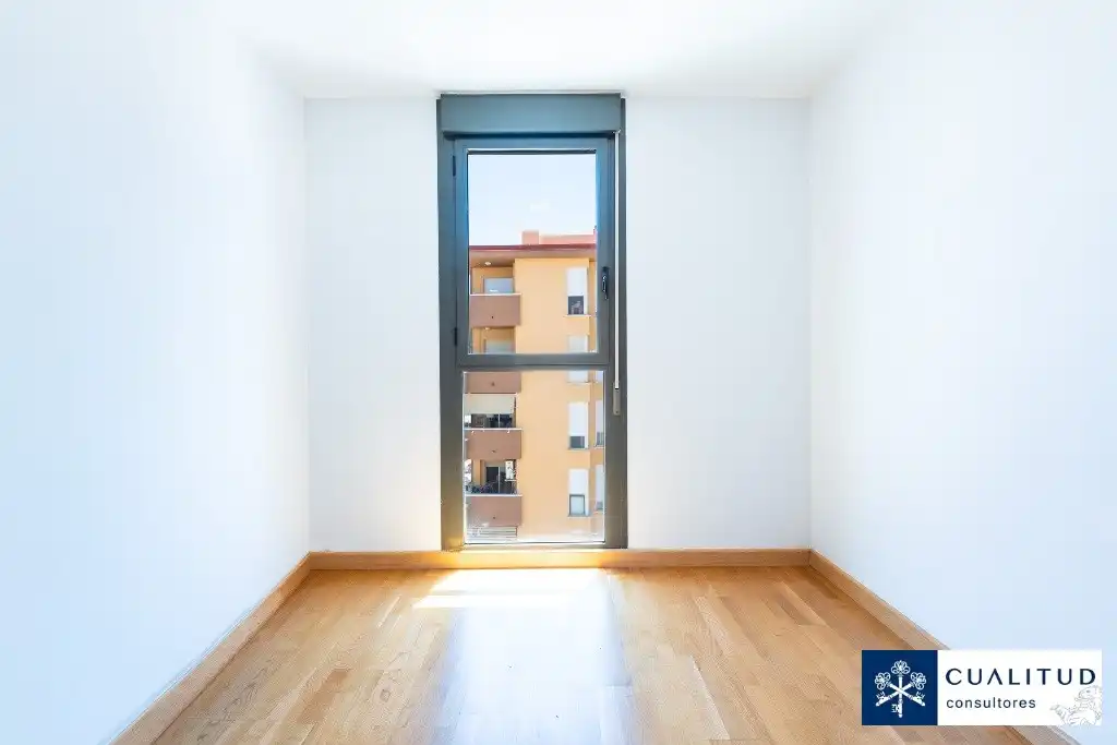 Schlafzimmer von Dachboden zum Verkauf in Vila-real mit Parkett, Terrasse und Abstellraum