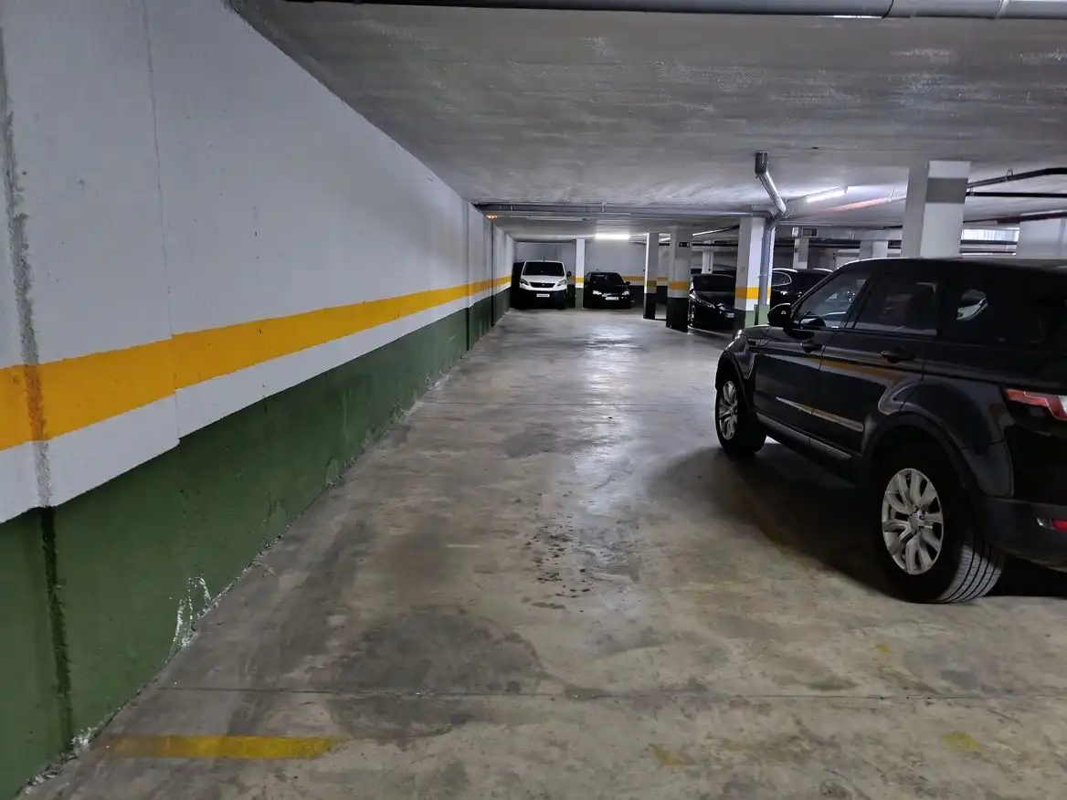 Aparcament de Pis en venda en Móstoles amb Aire condicionat, Calefacció i Jardí privat