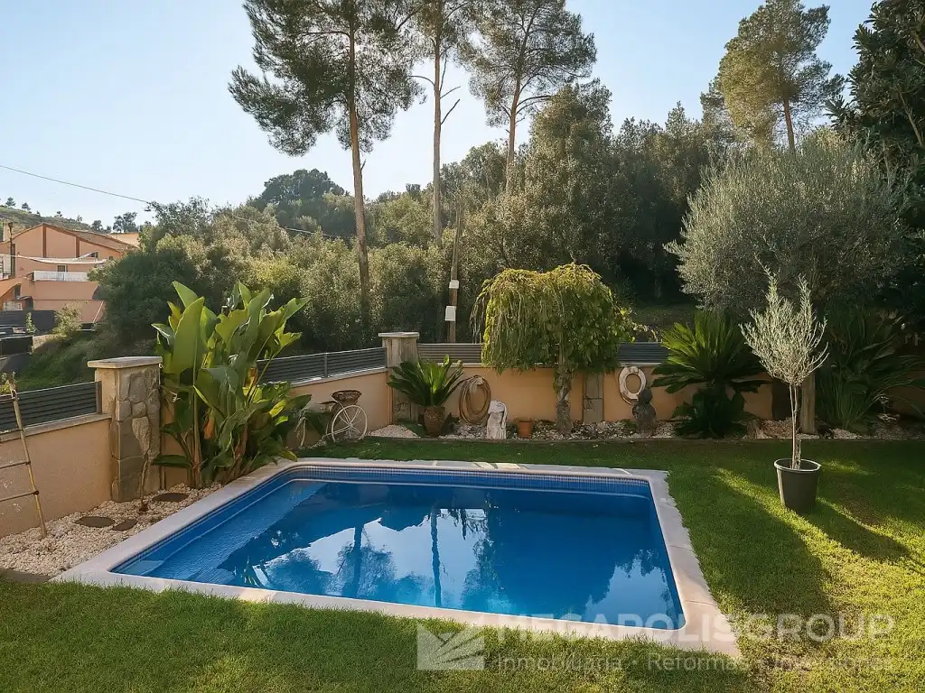 Piscina de Casa o chalet en venta en Sant Vicenç Dels Horts con Jardín privado, Terraza y Piscina