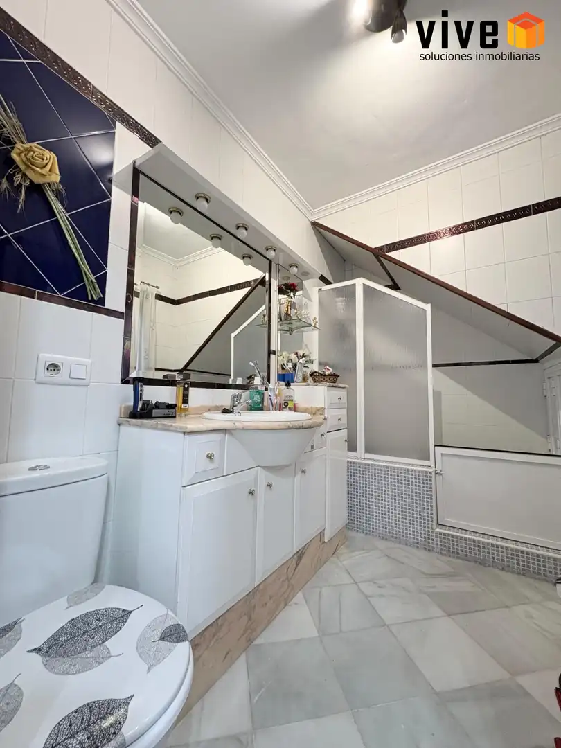 Bathroom of Detached homes for sale in La Puebla del Río  with Storage room and Balcony