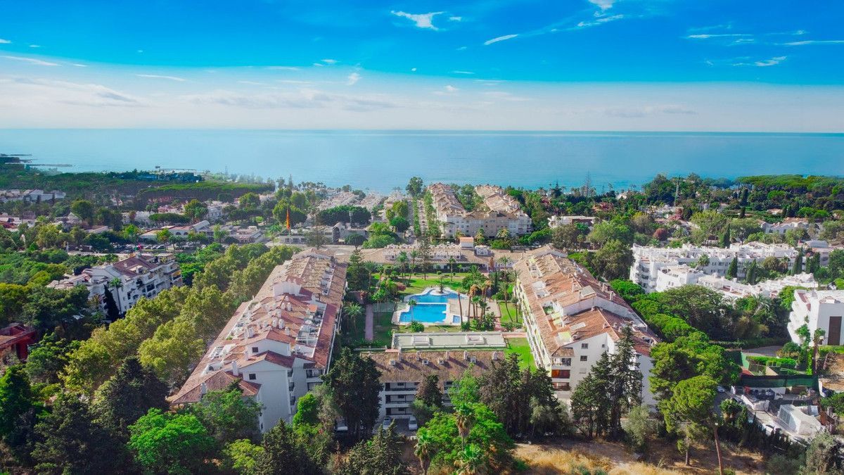 Exterior view of Duplex for sale in Marbella  with Air Conditioner, Private garden and Terrace