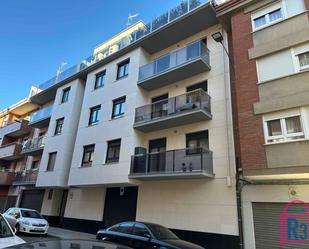 Vista exterior de Àtic en venda en León Capital  amb Calefacció, Terrassa i Traster