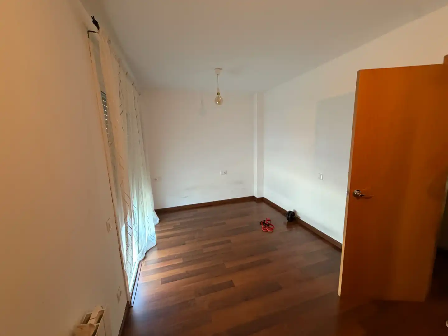 Schlafzimmer von Einfamilien-Reihenhaus zum Verkauf in Sitges mit Klimaanlage, Heizung und Privatgarten