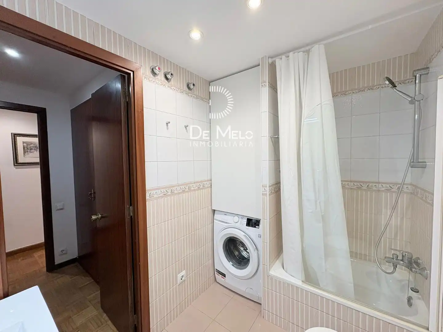 Badezimmer von Wohnung zum Verkauf in Barcelona mit Klimaanlage, Heizung und Parkett