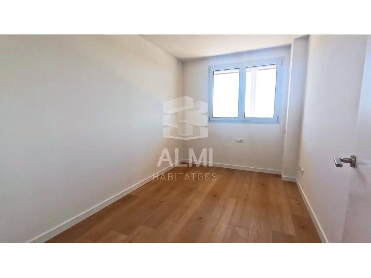 Dormitori de Apartament de lloguer en Barcelona amb Aire condicionat, Calefacció i Parquet