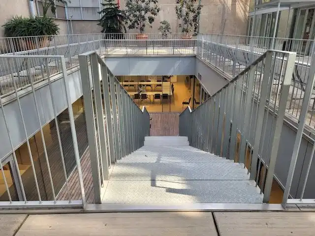 Büro zur Miete in Barcelona mit Klimaanlage, Heizung und Terrasse