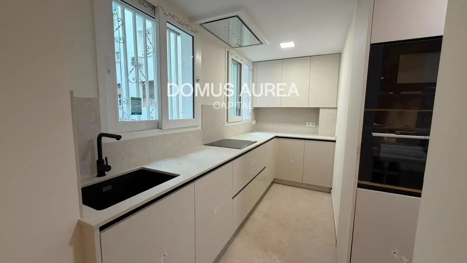 Kitchen of Flat for rent in Madrid  with Air Conditioner, Heating and Parquet flooring
