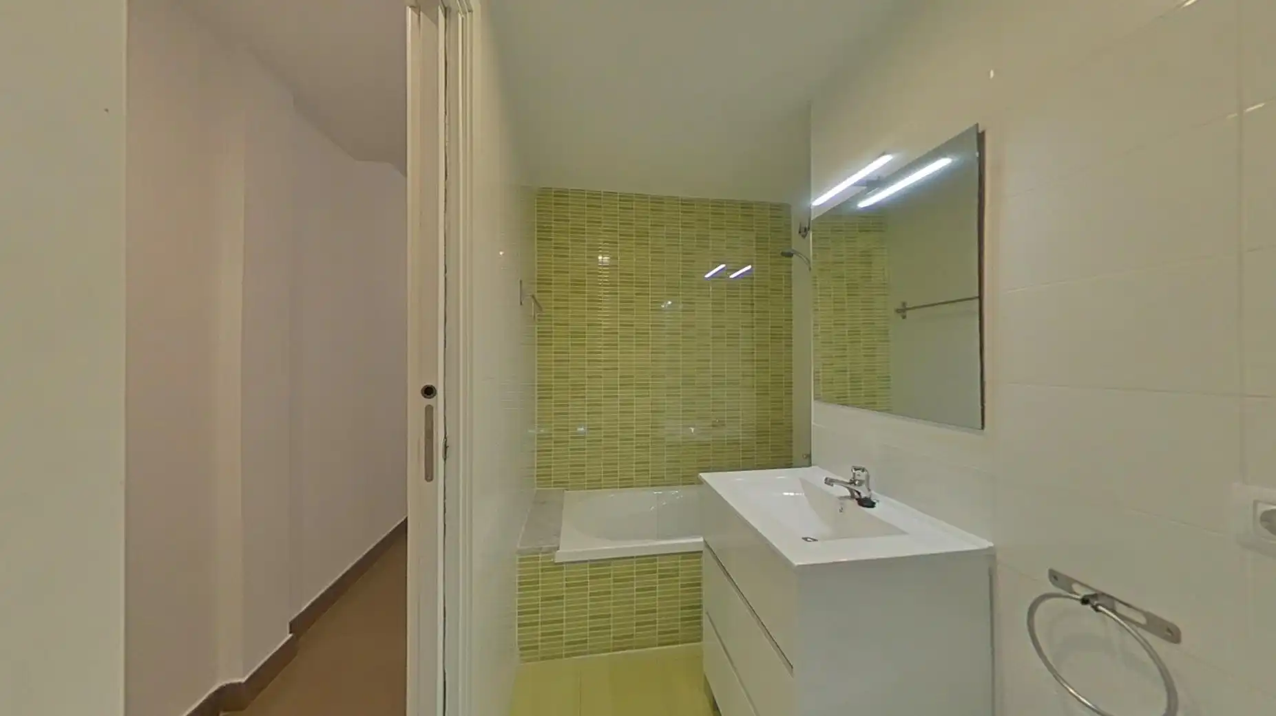 Bathroom of Flat for sale in Paterna