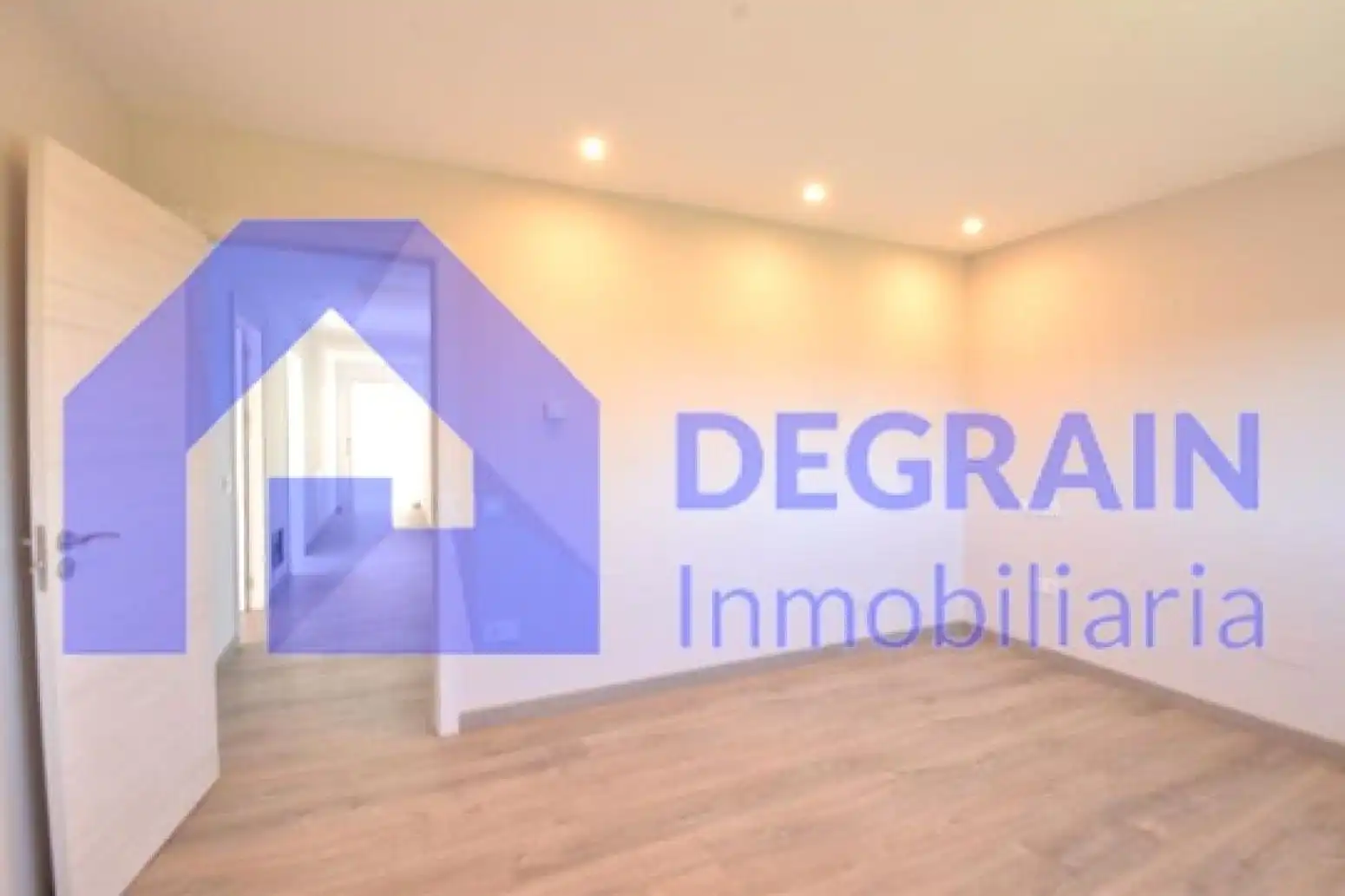 Dormitori de Casa o xalet en venda en Oviedo  amb Terrassa