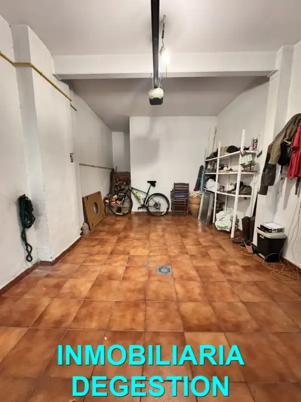 Casa adosada en venda en Linares amb Aire condicionat, Calefacció i Jardí privat