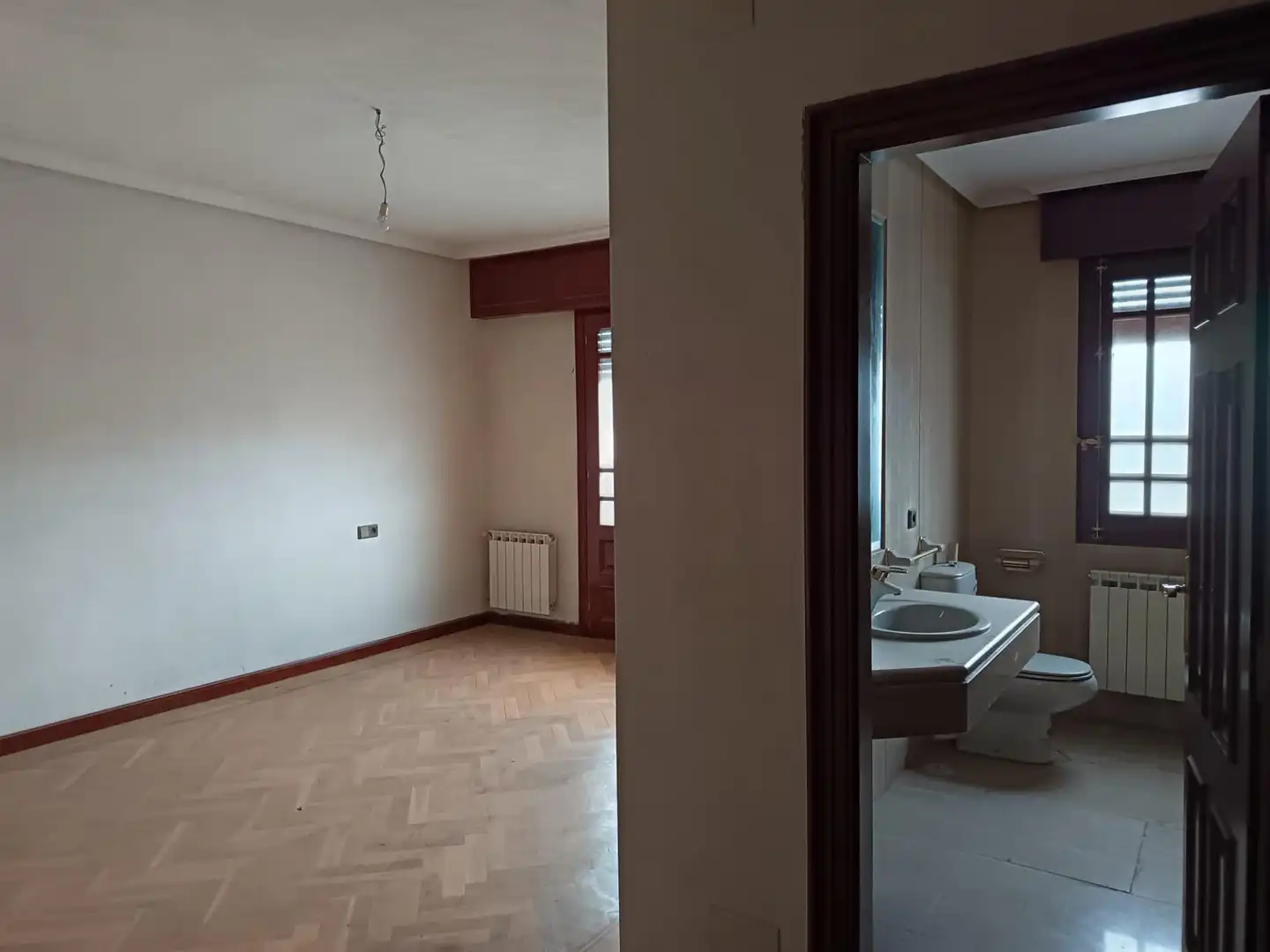 Dormitori de Casa o xalet en venda en Íscar amb Jardí privat, Terrassa i Traster