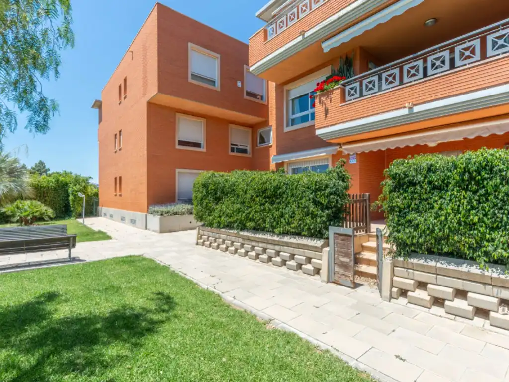 Vista exterior de Apartament en venda en Alicante / Alacant amb Aire condicionat i Internet