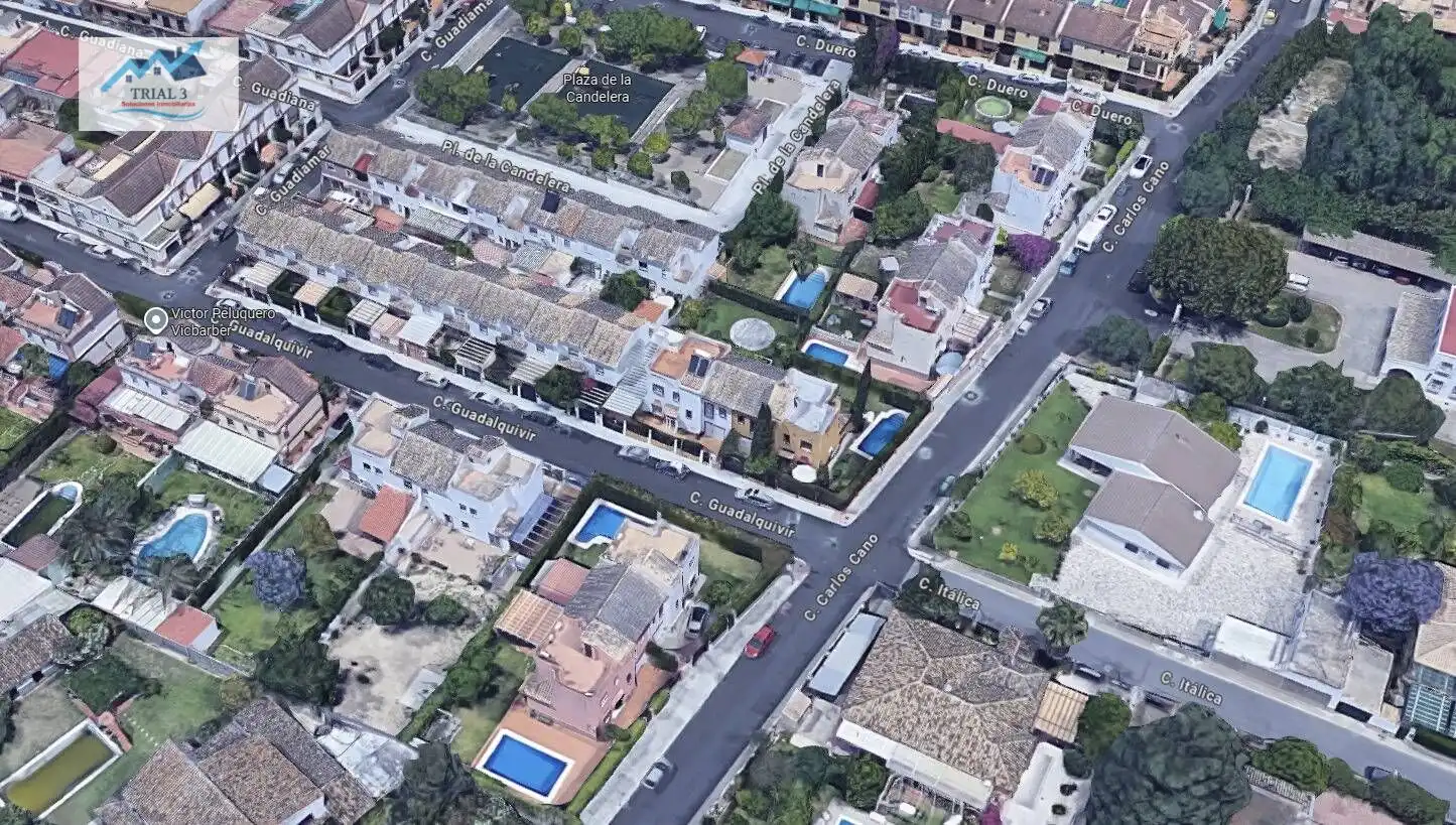 Vista exterior de Casa o chalet en venta en Valencina de la Concepción con Piscina comunitaria