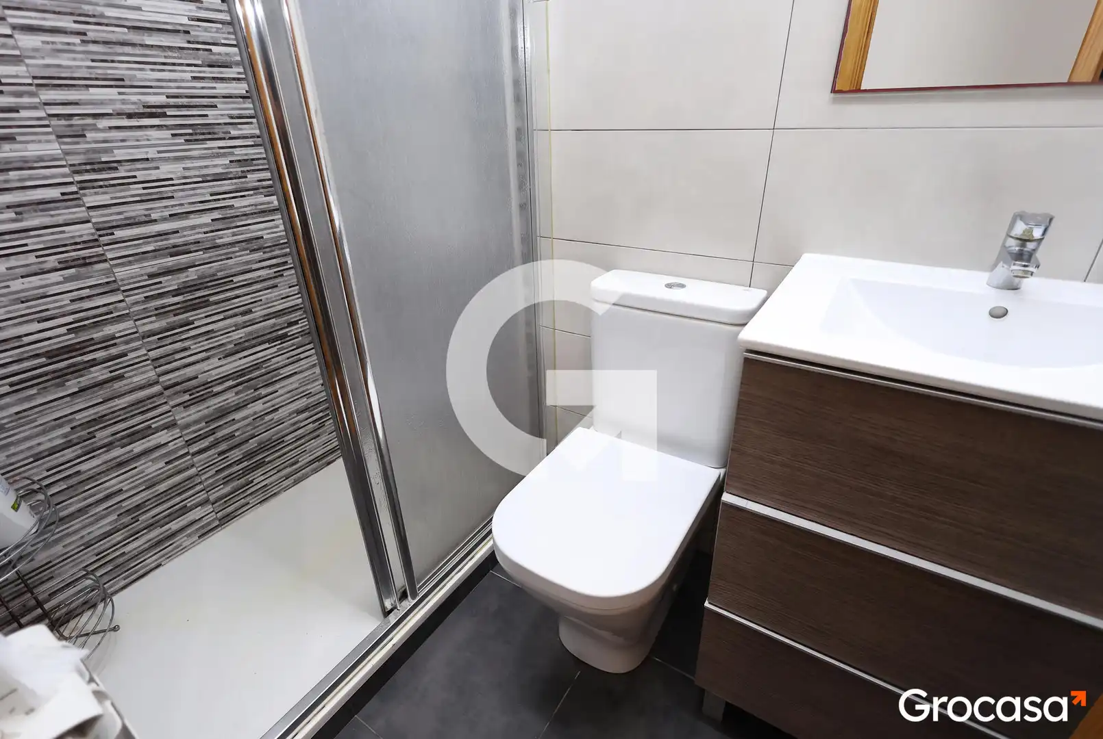 Bany de Pis en venda en L'Hospitalet de Llobregat amb Aire condicionat, Calefacció i Terrassa