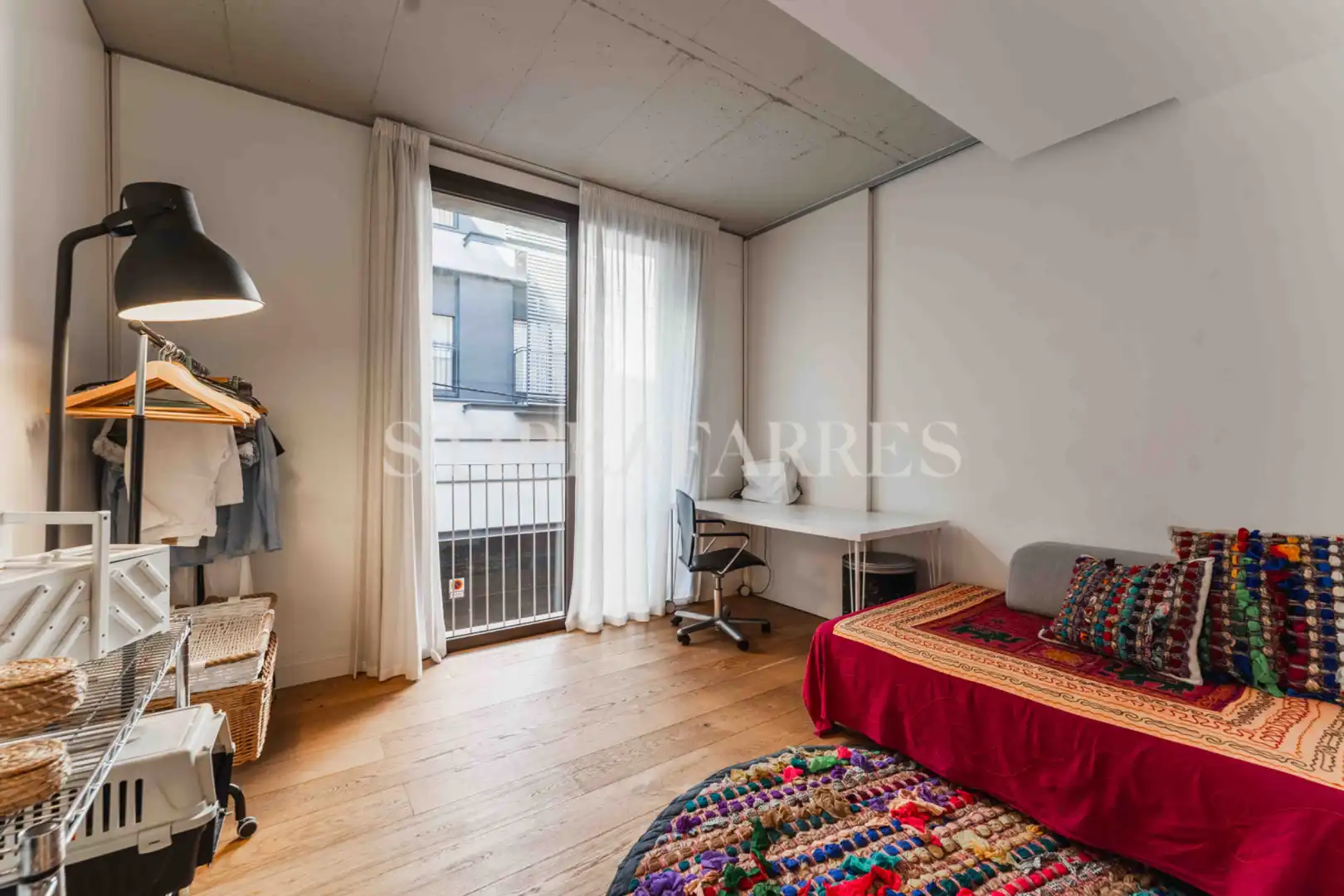 Habitación de Casa adosada en venta en Barcelona con Aire acondicionado, Calefacción y Jardín privado