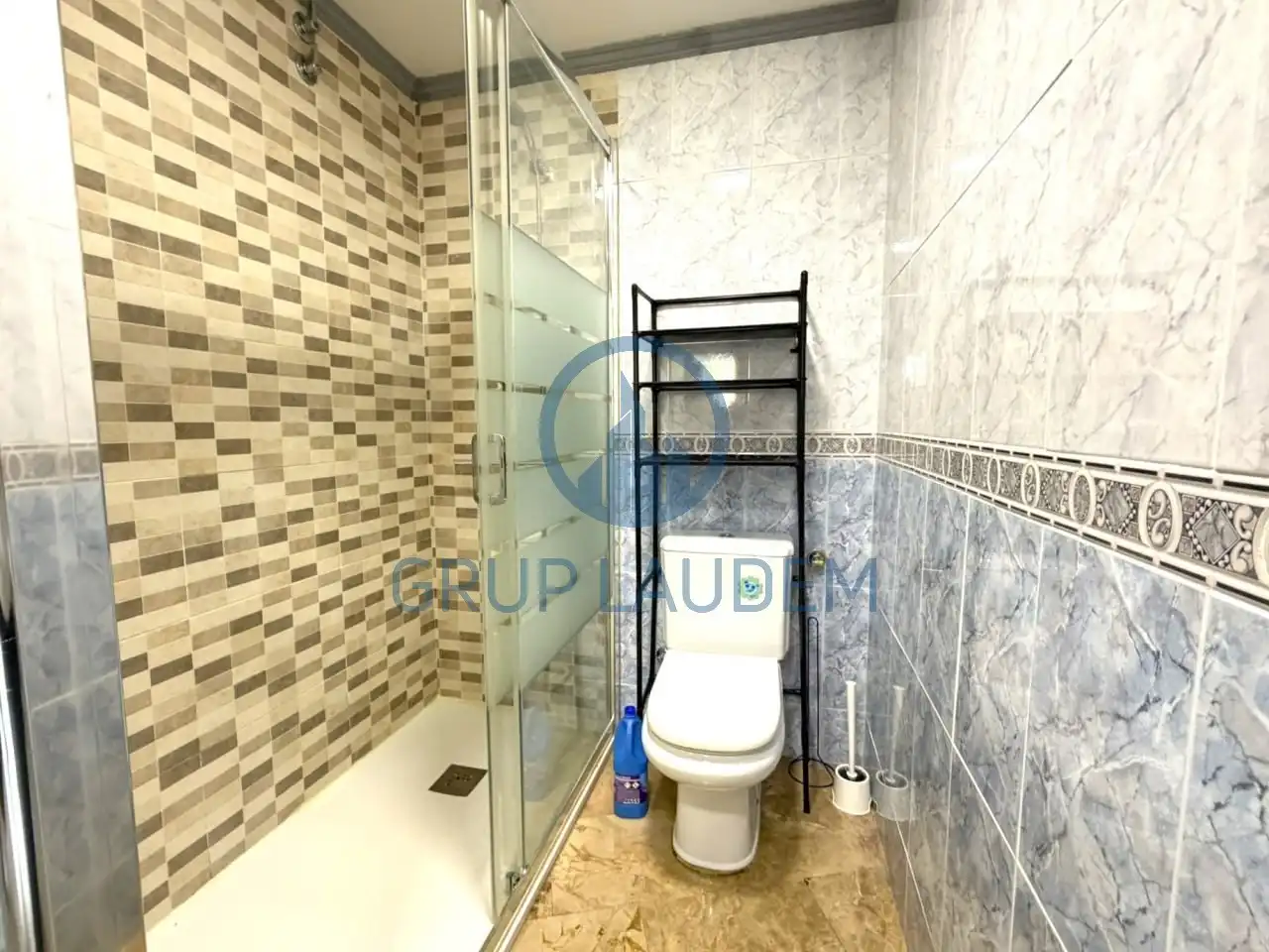 Bathroom of Flat for sale in Mataró  with Air Conditioner, Heating and Oven