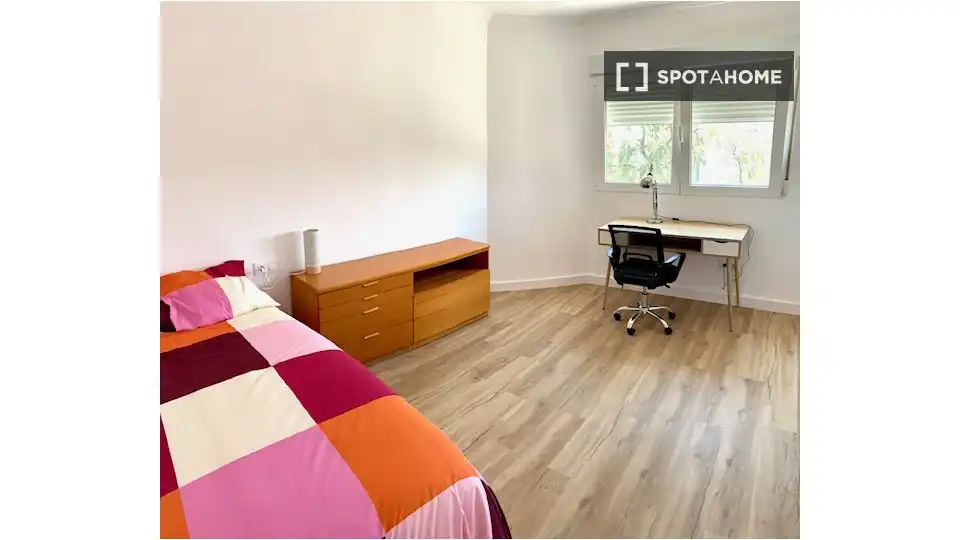 Habitación de Piso de alquiler en Cartagena con Aire acondicionado, Calefacción y Amueblado