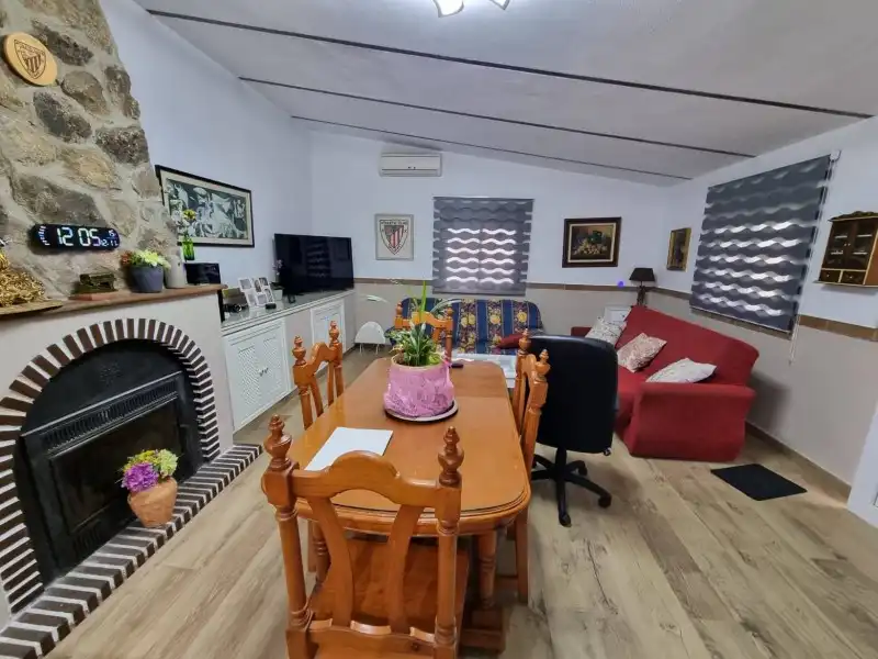 Detached house with pool for sale in Malpartida de Plasencia, imagen 5
