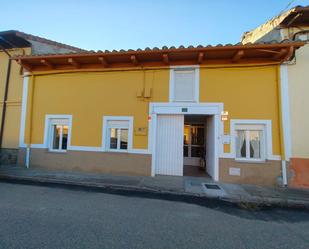 Vista exterior de Casa o xalet en venda en San Cristóbal de la Polantera amb Terrassa, Traster i Piscina