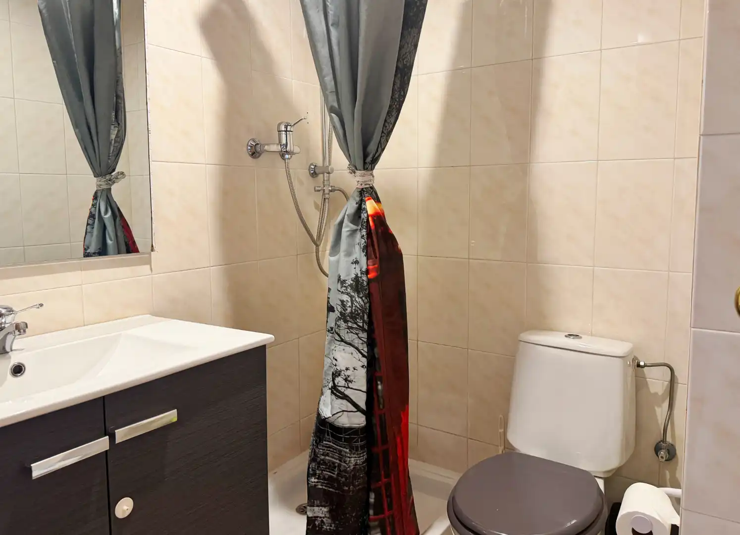 Badezimmer von Wohnung zum Verkauf in Girona mit Klimaanlage, Heizung und Balkon