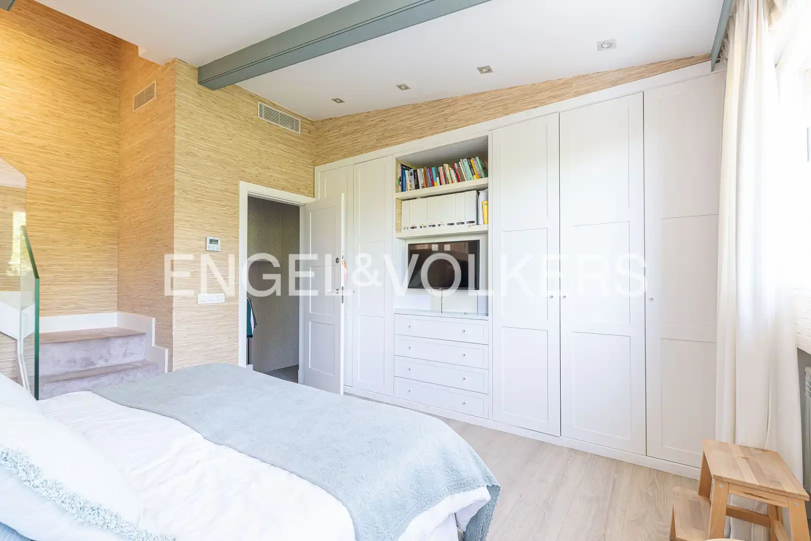Habitación de Casa adosada en venta en Madrid con Aire acondicionado, Calefacción y Jardín privado